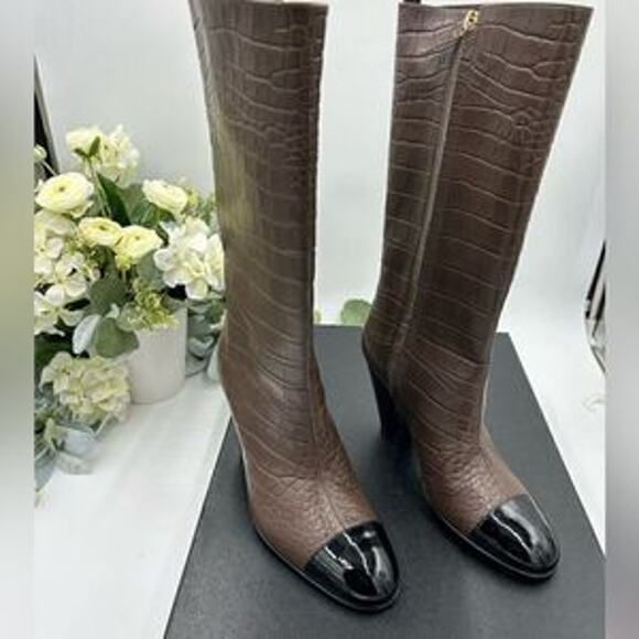 Women’s Chanel icon plain toe block, heel boot size 38.5 made in Italy - Picture 1 of 11